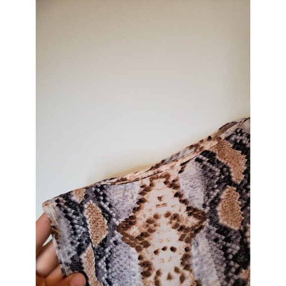 Carmen Marc Valvo Womens M Blouse Short Sleeve V Neck Snake Skin Gray Brown - Picture 4 of 5